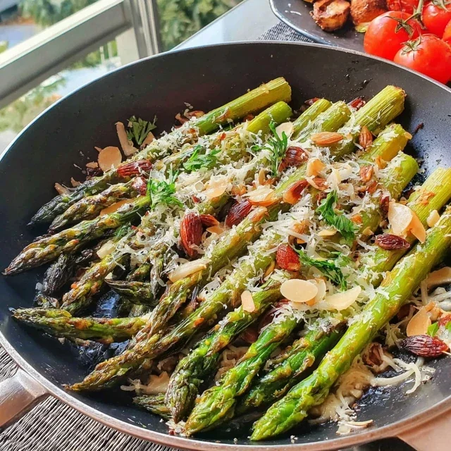 Gerösteter Spargel mit Knoblauch und Parmesan