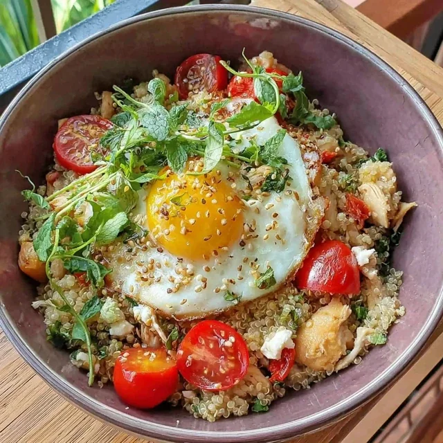 Proteinreiche Hähnchen-Quinoa-Bowl für die Lunchbox