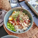 Buddha-Bowl mit Mango, Edamame und Jasminreis