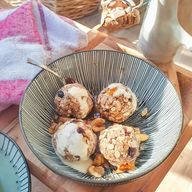 Energiebällchen mit Haferflocken und Honig