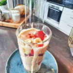 Erdbeer-Bananen-Smoothie mit Hafermilch