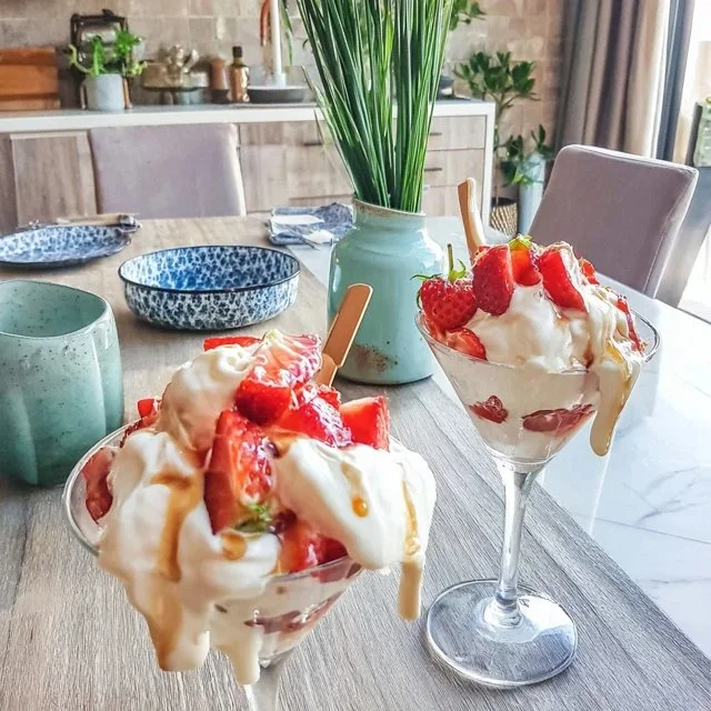 Erdbeer-Zitronen-Schichtdessert im Glas