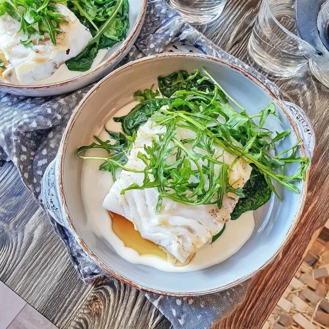 Gedämpfter Kabeljau mit Spinat und Limette