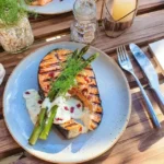 Grilled salmon with asparagus