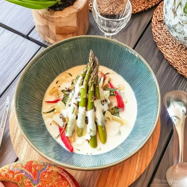 Grüner Spargelvelouté mit Kokosmilch