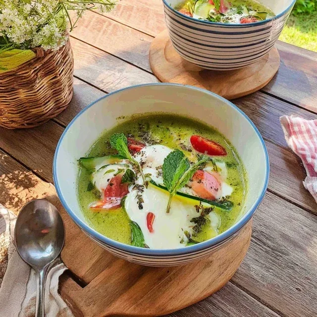 Gurken-Gazpacho mit Minze