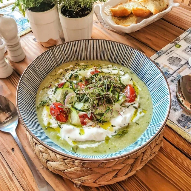 Gurken-Gazpacho mit Minze