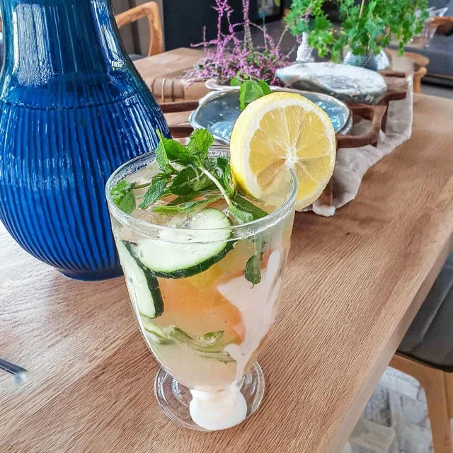 Hausgemachte Minz-Gurken-Limonade