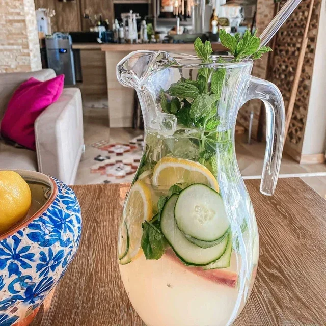 Hausgemachte Minz-Gurken-Limonade