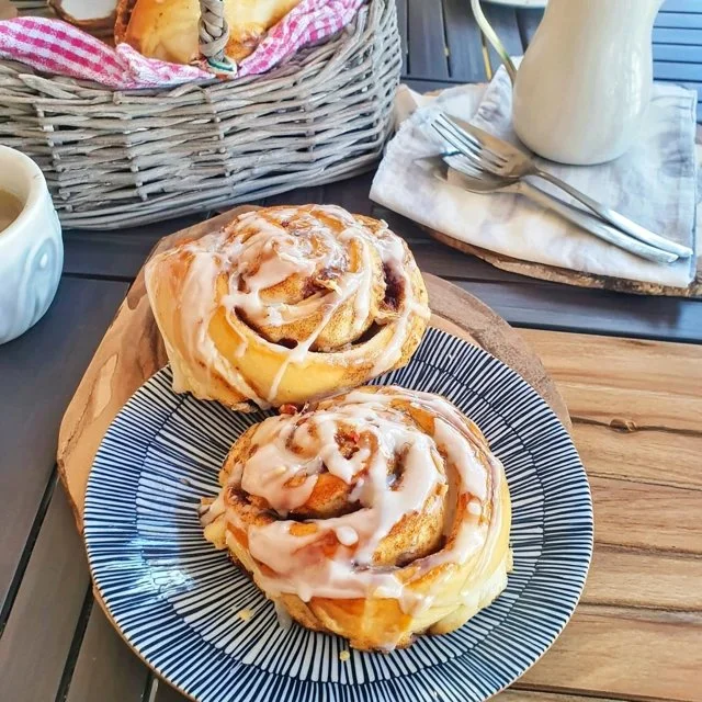 Kanelbullar mit Kardamom und Vanille