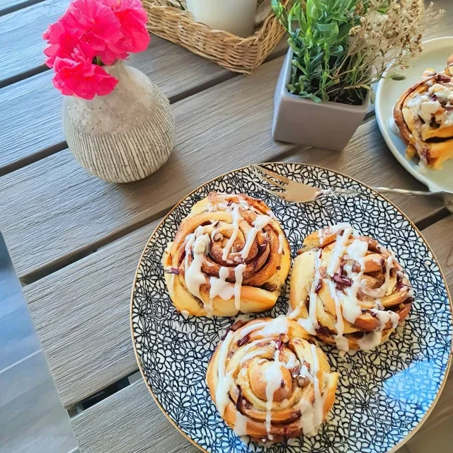 Kanelbullar mit Kardamom und Vanille