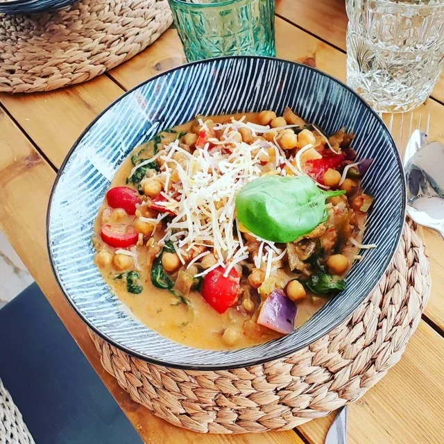 Kichererbsen-Curry mit Kokosmilch und Spinat