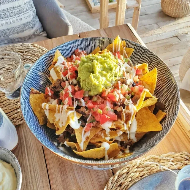 Nachos mit Guacamole und frischer Salsa