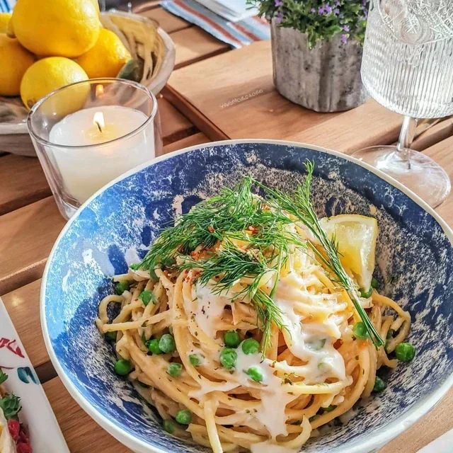 Pasta al Limone mit frischen Erbsen