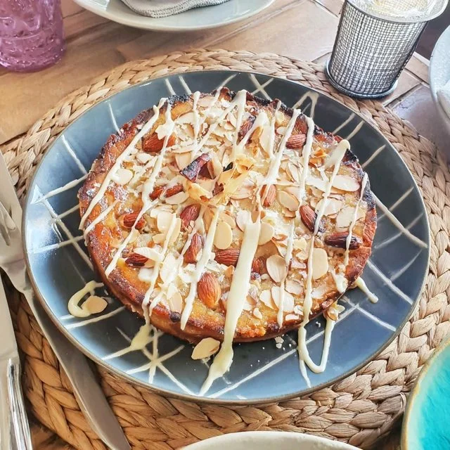 Santiago-Torte mit Mandeln und Zitrone