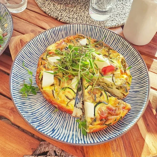 Zucchini-Frittata mit frischen Kräutern